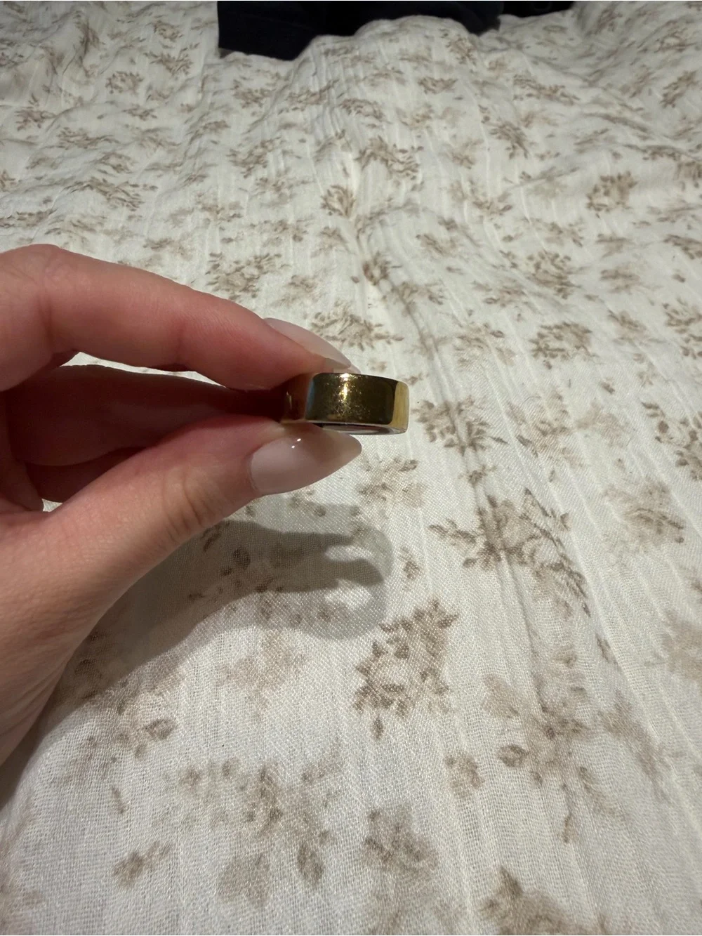 Oura ring gen 4 gold size 6